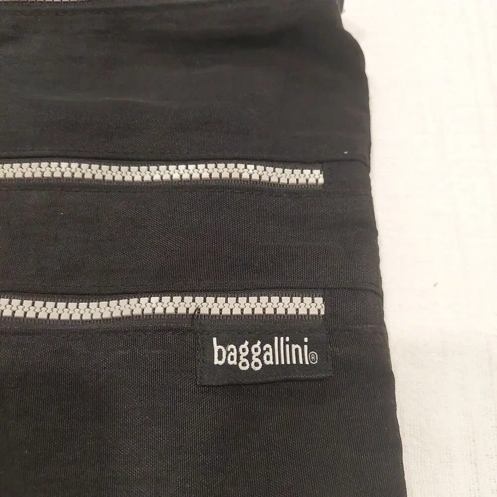 Baggallini Black Nylon Triple Zip Crossbody Bag Purse EUC